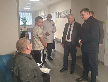 Сегодня, глава района Н.В.Трошина, совместно с министром здравоохранения Саратовской области В.А. Дудаковым и ректором Саратовского государственного медицинского университета им. В. И. Разумовского  А.В. Ерёминым посетила районную поликлинику