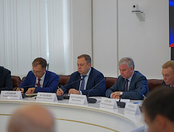 Губернатор Роман Бусаргин провел постоянно действующее совещание с участием зампредов и министров Правительства области, а также глав районов