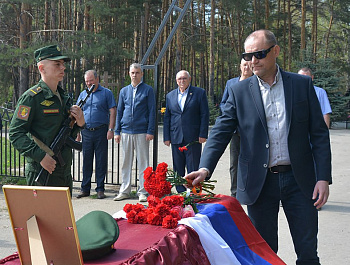 Заместитель главы администрации района И.А. Будеев принял участие в церемонии прощания с участником специальной военной операции А.В. Чуевым