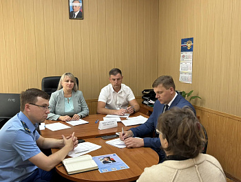 Глава района Андрей Кушнарёв принял участие в личном приёме граждан, который провела Уполномоченный по правам человека в Саратовской области