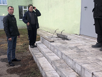 Под руководством главы администрации Яковлевского МО Тугушева Р. Г. были проведены ремонтные работы фасада здания МБОУ"СОШ с. Яковлевка"