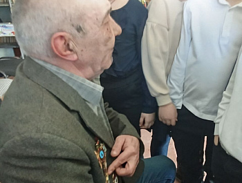 СК Свободный на базе библиотеки провел просветительский час " Эхо чужой войны", посвященный 36-летию вывода Российских войск из Афганистана