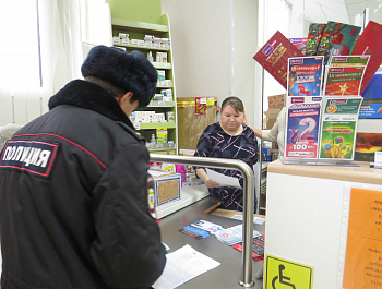 Сотрудник полиции провел беседу по профилактике мошенничества