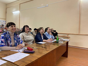 Первый заместитель главы администрации Ю. В. Евдокимова посетила в Тепляковке смотр «Наследники Победы»