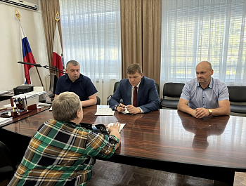Сегодня по поручению губернатора Саратовской области Романа Бусаргина глава района Андрей Кушнарёв провёл приём граждан по широкому кругу вопросов