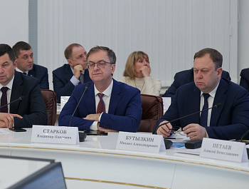 Губернатор Роман Бусаргин провел постоянно действующее совещание с участием зампредов и министров Правительства области, а также глав районов