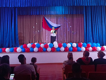                     «Гордо реет флаг- российский»