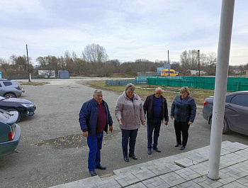 Во время рабочего визита в Липовку глава района Н.В. Трошина вместе с главами Липовского МО и местной администрации А.В. Дементьевым и А.С. Степановым посетила ряд учреждений