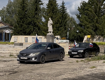 Работники Старобурасского СДК приняли участие в автопробеге ко Дню Государственного флага России