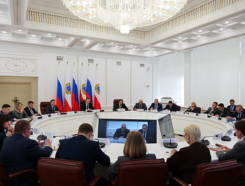 Губернатор Роман Бусаргин провел постоянно действующее совещание с участием зампредов и министров Правительства области, а также глав районов