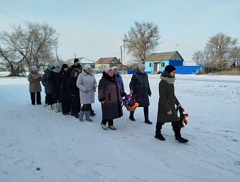 Во всех сёлах Максимовского муниципального образования прошли акции возложения цветов к памятникам в честь Дня памяти о россиянах, исполнявших свой долг за пределами Отечества