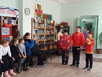 «Сохраним культуру и традиции народов России»                                              Театрализованная программа