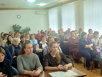 Глава района Наталья Трошина  приняла участие в совещании с руководителями образовательных учреждений