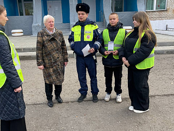 Сотрудники Госавтоинспекции МО МВД России «Базарно -Карабулакский» Саратовской области провели профилактическую акцию «Будь заметным!»