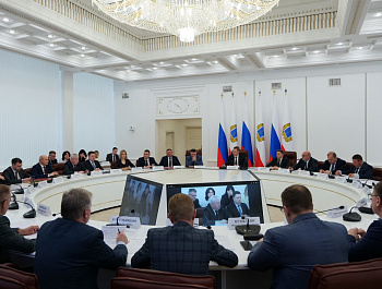 Губернатор Роман Бусаргин провел постоянно действующее совещание с участием зампредов и министров Правительства области, а также глав районов