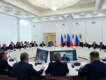 Губернатор Роман Бусаргин провел постоянно действующее совещание с участием зампредов и министров Правительства области, а также глав районов