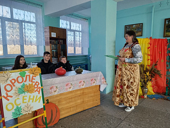 На базе Ключевского СДК отметили праздник тыквы - царицы осеннего урожая."Тыквенный Спас"