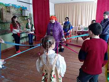 Пахнет солнцем и блинами, нынче Масленица с нами