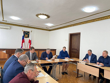 Сегодня глава района Артём Курочкин принял участие в работе очередного заседания Собрания района