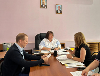 В администрации района прошло заседание комиссии по делам несовершеннолетних и защите их прав Базарно-Карабулакского муниципального района