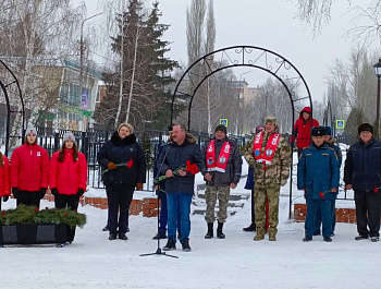 Сегодня, в День защитников Отчества, в Базарном Карабулаке прошёл митинг,