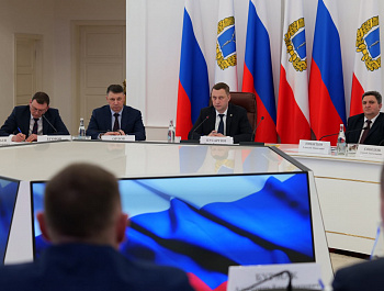 В ходе серии встреч с депутатами всех фракций областной думы перед ежегодным отчетом о работе Правительства Саратовской области глава региона Роман Бусаргин пообщался с парламентариями от партии «Единая Россия»