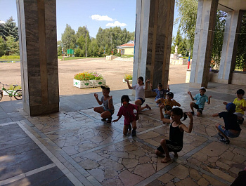 Мы весёлые друзья