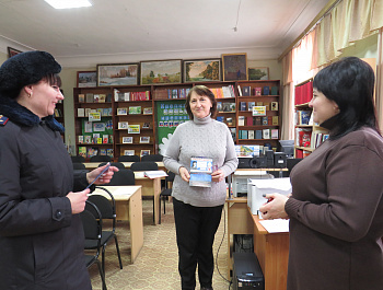 Сотрудники полиции МО МВД России «Базарно-Карабулакский» проводят беседы с трудовыми коллективами по профилактике мошенничества