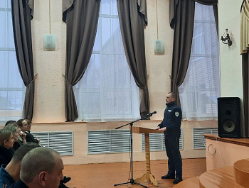 Сотрудники полиции и общественник провели профилактическую беседу с родителями школьников