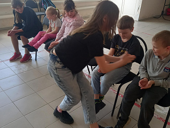 Час весёлых затей для детей