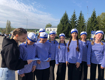 В рамках Дня единых действий в память о геноциде советского народа нацистами и их пособниками в годы Великой Отечественной войны, культорганизатор РДК Карина Березина провела акцию «Без срока давности»