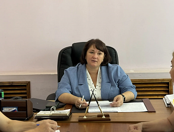 Заместитель главы администрации района по социальной сфере Юлия Евдокимова провела приём граждан в рамках Всероссийской недели правовой помощи по вопросам защиты интересов семьи 