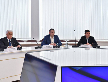 Губернатор Роман Бусаргин провел совещание по застройке территории бывшего аэропорта «Саратов-Центральный», на котором обсуждалось подведение коммунальных сетей к новому микрорайону