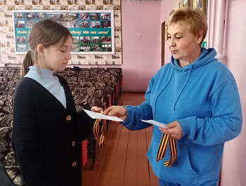 В рамках акции «НАСЛЕДНИКИ ПОБЕДЫ»  Белогорский СДК участвует в Всероссийской  акции «Георгиевская лента» - уже традиционная акция в преддверии Дня Победы.    Жителям вручили памятку и Георгиевскую ленту - один  из главных атрибутов праздника.