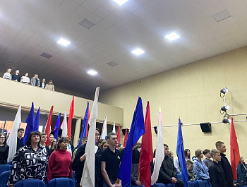 Первый заместитель главы администрации Базарно-Карабулакского района Ю. В. Евдокимова приняла участие в патриотической программе, посвящённой Дню воссоединения Крыма с Россией