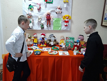 «Мягкое» чудо своими руками»                                                                               Выставка вязаных игрушек ивановских мастериц                                         Г.П. Наумовой и  Е. М. Куликовой