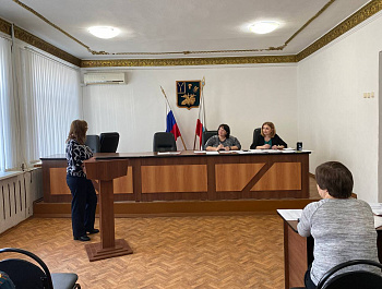 В администрации района прошло заседание комиссии по делам несовершеннолетних и защите их прав Базарно-Карабулакского муниципального района