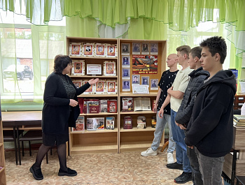 «Сквозь года звенит Победа!» Презентация выставочных экспозиций