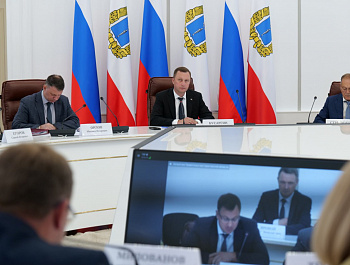 Губернатор Роман Бусаргин провел постоянно действующее совещание с участием зампредов и министров Правительства области, а также глав районов.