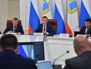 Губернатор Роман Бусаргин провел постоянно действующее совещание с зампредами и министрами Правительства области. Обсуждались оперативная ситуация в регионе, реализация различных проектов в муниципалитетах, другие темы