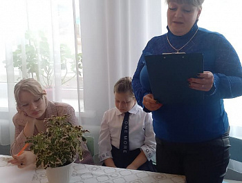 Сегодня специалист администрации Старожуковского муниципального образования С.Г. Осипова  приняла участие в праздничном концерте, посвященном  Дню матери