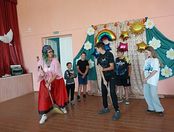 «Прощай, каникулы»                                                                                                               Игровая программа