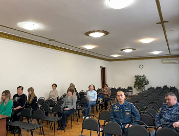 В администрации района прошло первое в 2026 году заседание комиссии по делам несовершеннолетних и защите их прав Базарно-Карабулакского муниципального района