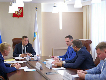Губернатор Роман Бусаргин провел встречу с генеральным директором ООО «ПК ТС» Андреем Юхненко