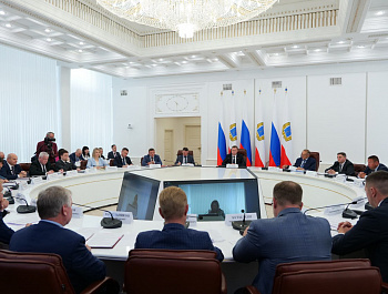 Губернатор Роман Бусаргин провел постоянно действующее совещание с участием зампредов и министров Правительства области, а также глав районов