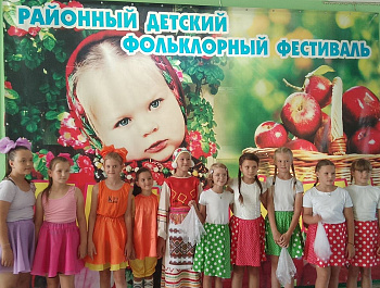 На базе Максимовского СДК состоялся Vlll Районный детский фестиваль Яблочный спас