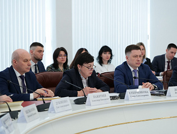 Губернатор Роман Бусаргин провел постоянно действующее совещание с участием зампредов и министров Правительства области, а также глав районов