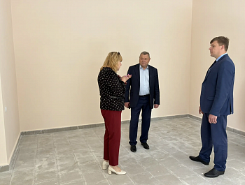 Глава района Андрей Кушнарёв вместе с министром природных ресурсов и экологии Саратовской области Константином Дорониным посетили историко-краеведческий музей 