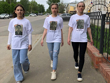 Бессмертный полк: фото героя на одежде