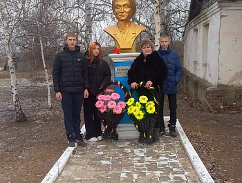В День Героев Отечества в селе Стригай около памятника павшим воинам состоялась торжественная церемония возложения цветов